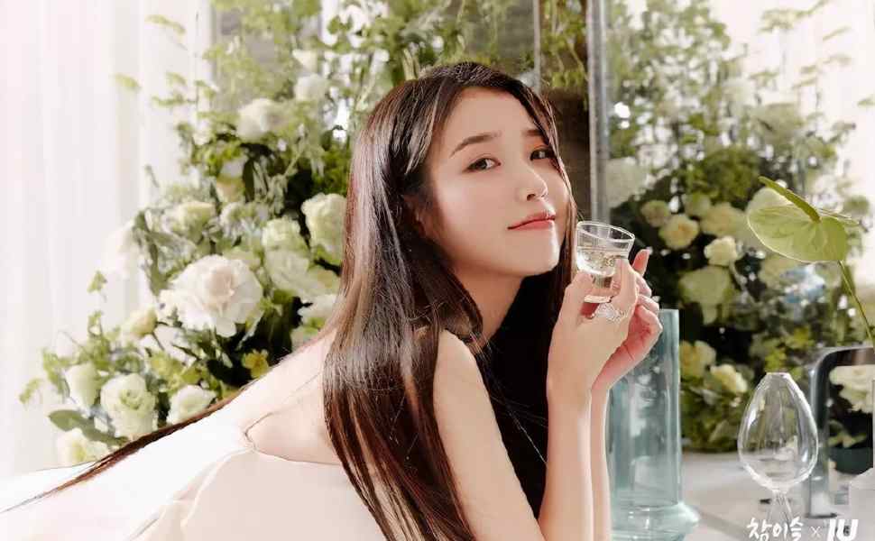 《战狼2》里卖碟的“小黑”改行当网红带货？卖壮阳药、约女神试效，网友直呼太会玩！